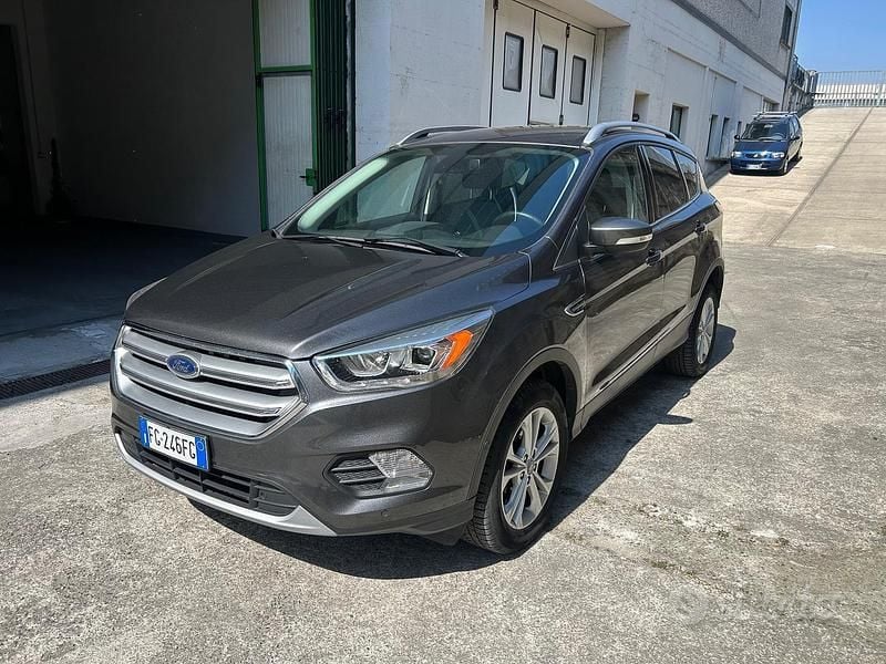 Usata Ford Kuga S 120 CV (88 kW) 2016 Grigio SUV