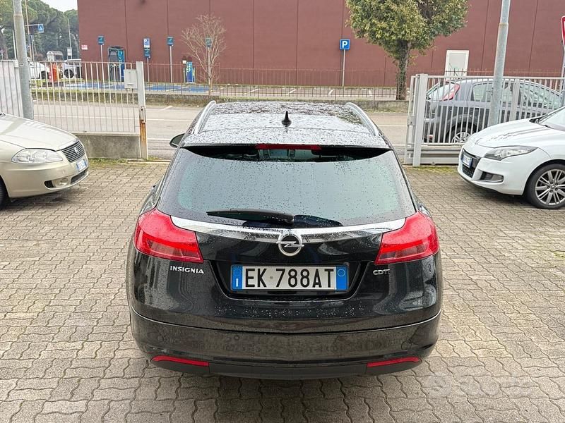 Occasion Opel Insignia Cosmo 160 ch (117 kW) 2011 Noir Break