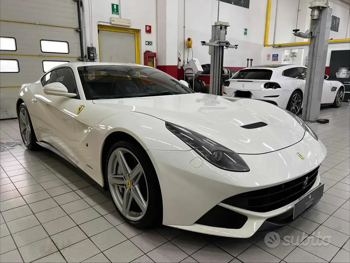 Usata Ferrari F12 741 CV (545 kW) 2013 Bianco Coupé