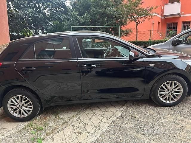 Usata Kia Rio 84 CV (61 kW) 2019 Nero Berlina
