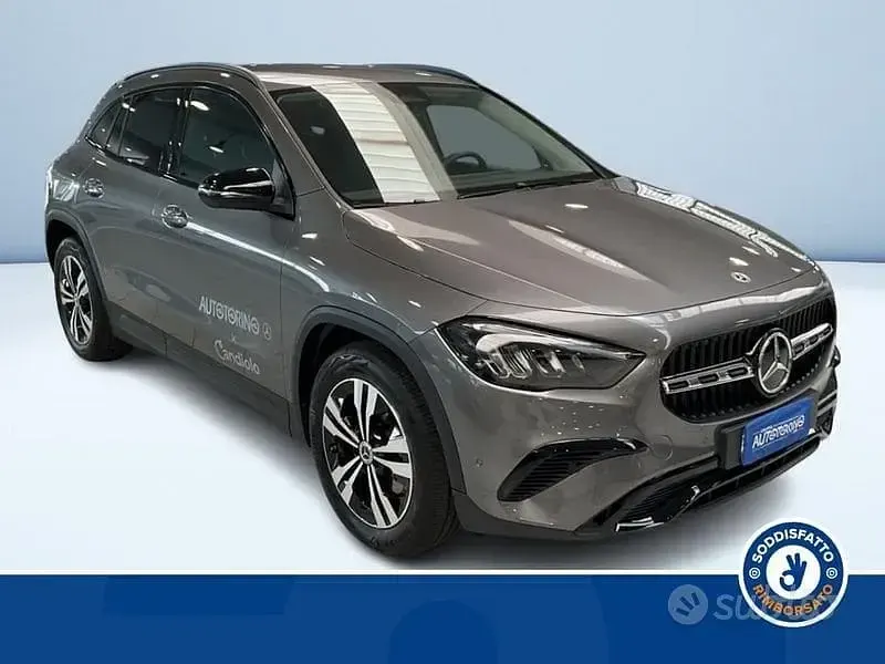 Usata Mercedes GLA200 150 CV (110 kW) 2025 Grigio SUV