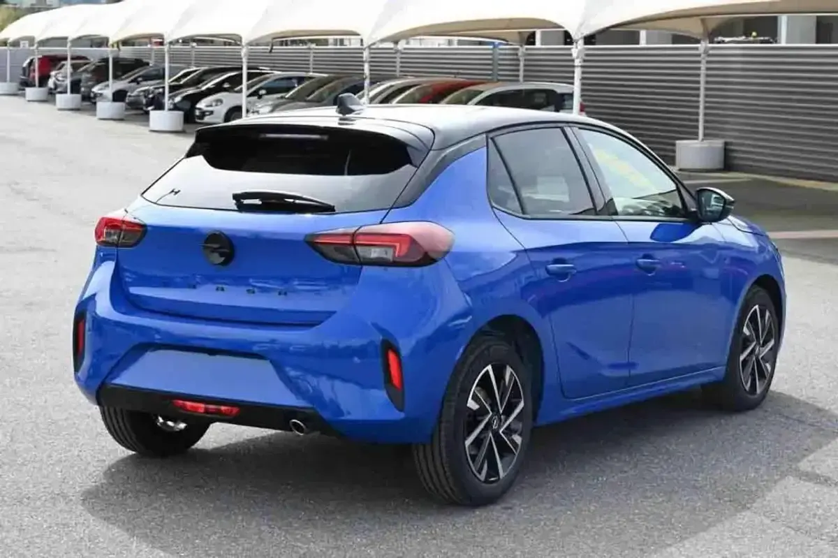 Nuova Opel Corsa Ultimate 101 CV (74 kW) 2026 Blu Utilitaria