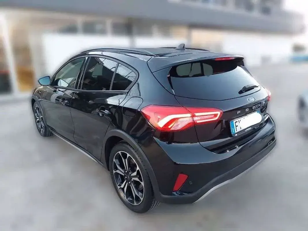 Usata Ford Focus Active 120 CV (88 kW) 2019 Blu Berlina