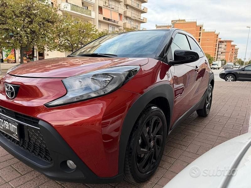 Usata Toyota Aygo X Lounge 72 CV (52 kW) 2022 Rosso SUV