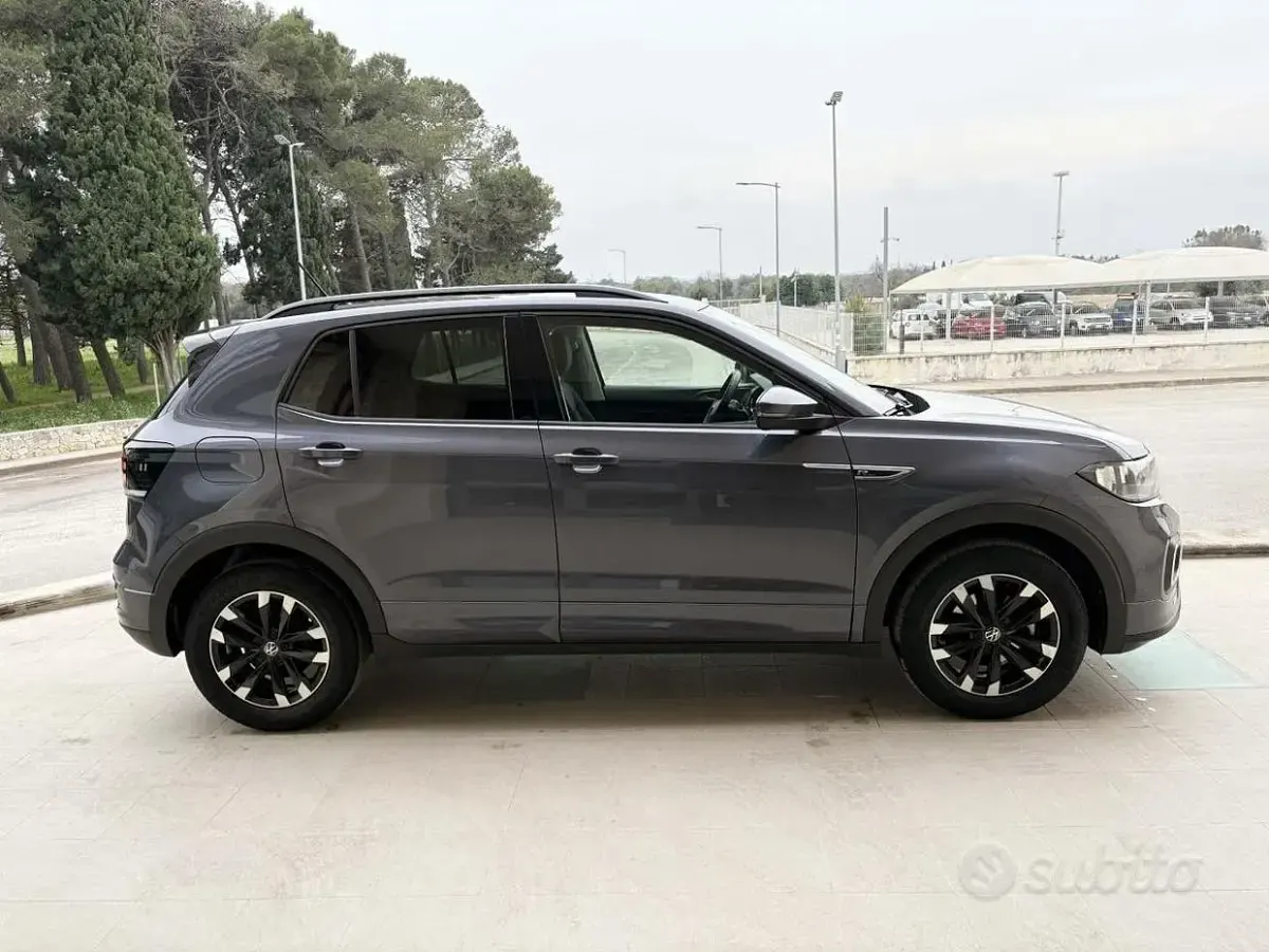 Usata VW T-Cross R-line 95 CV (69 kW) 2021 Grigio SUV