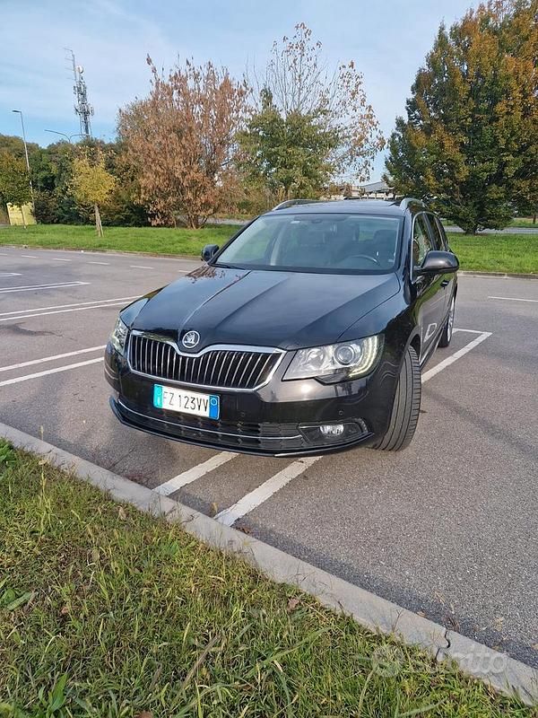 Nero Usata 2014 Skoda Superb Elegance Tre volumi | 11.500 € (Buon prezzo) - Immagine 1/4