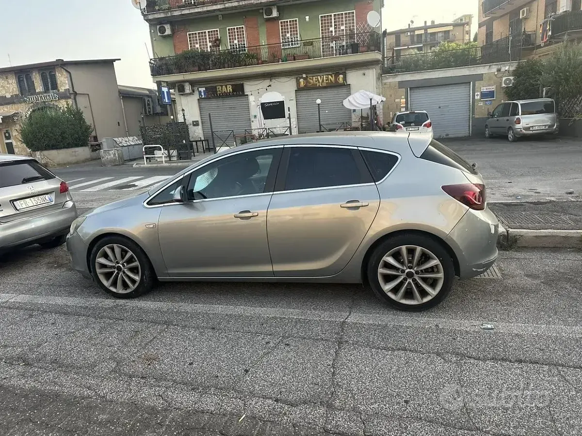 Usata Opel Astra 125 CV (91 kW) 2010 Grigio Berlina
