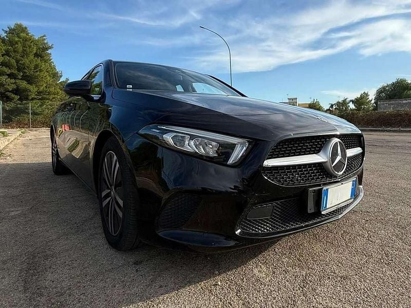 Nero Usata 2022 Mercedes A180 Executive Berlina | 21.500 € (Super prezzo) - Immagine 1/4