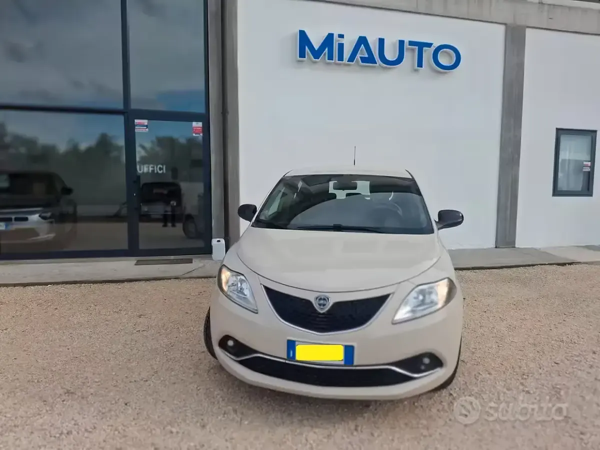 Usata Lancia Ypsilon 69 CV (50 kW) 2017 Beige Utilitaria