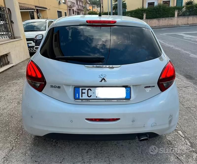 Usata Peugeot 208 GT-line 120 CV (88 kW) 2016 Utilitaria