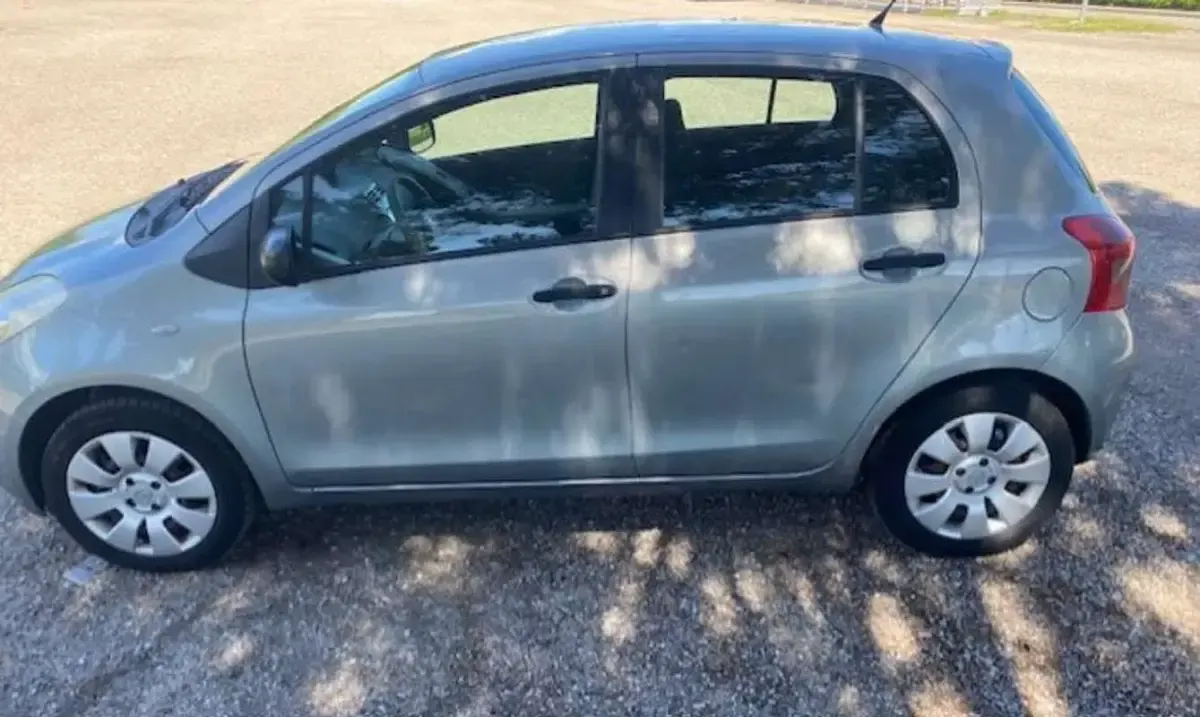 Usata Toyota Yaris 69 CV (50 kW) 2007 Blu/azzurro Utilitaria