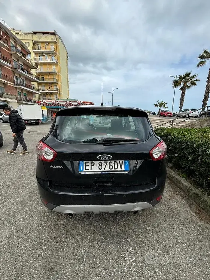 Usata Ford Kuga 140 CV (102 kW) 2013 Nero SUV