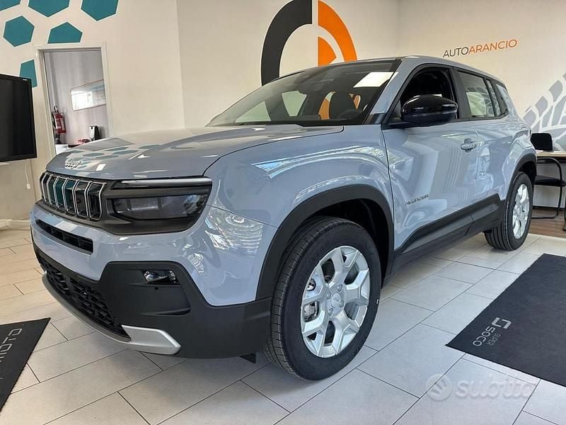 Grigio Nuova 2025 Jeep Avenger Altitude SUV | 24.950 € (Buon prezzo) - Immagine 1/4