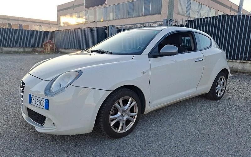 Bianco Usata 2012 Alfa Romeo MiTo Progression Due volumi | 3000 € (Ottimo prezzo) - Immagine 1/4