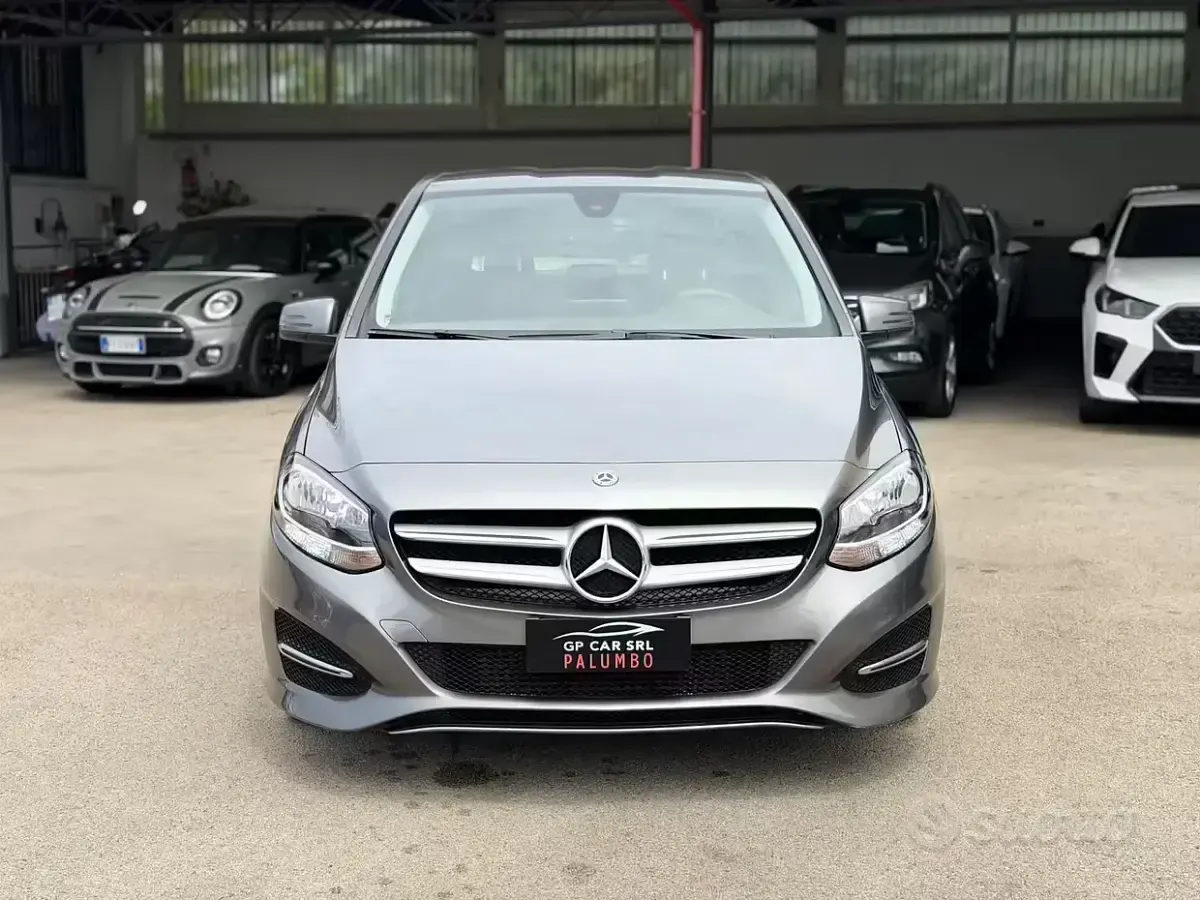 Usata Mercedes B180 109 CV (80 kW) 2018 Grigio Utilitaria