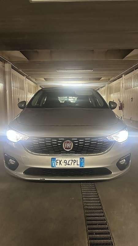 Usata Fiat Tipo Lounge 95 CV (69 kW) 2017 Argento Berlina