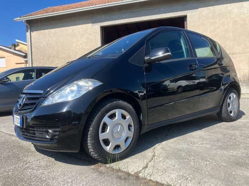 Nero Usata 2011 Mercedes A180 Monovolume | 2300 € (Buon prezzo) - Immagine 1/4