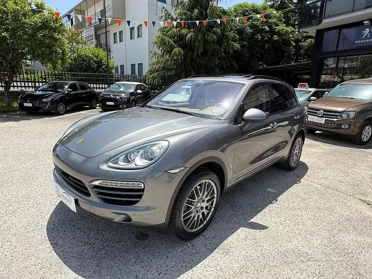 Usata Porsche Cayenne Platinum Edition 245 CV (180 kW) 2013 Grigio SUV