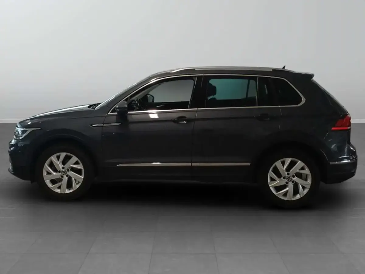 Usata VW Tiguan Life 150 CV (110 kW) 2022 B0 dolphin grey metallizzato SUV