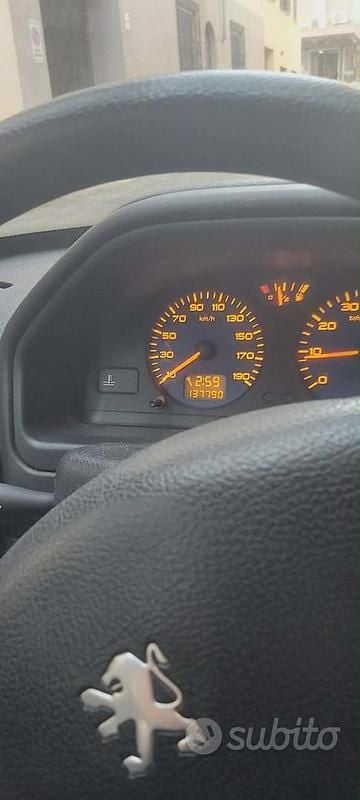 Usata Peugeot 106 60 CV (44 kW) 2001 Bianco Utilitaria