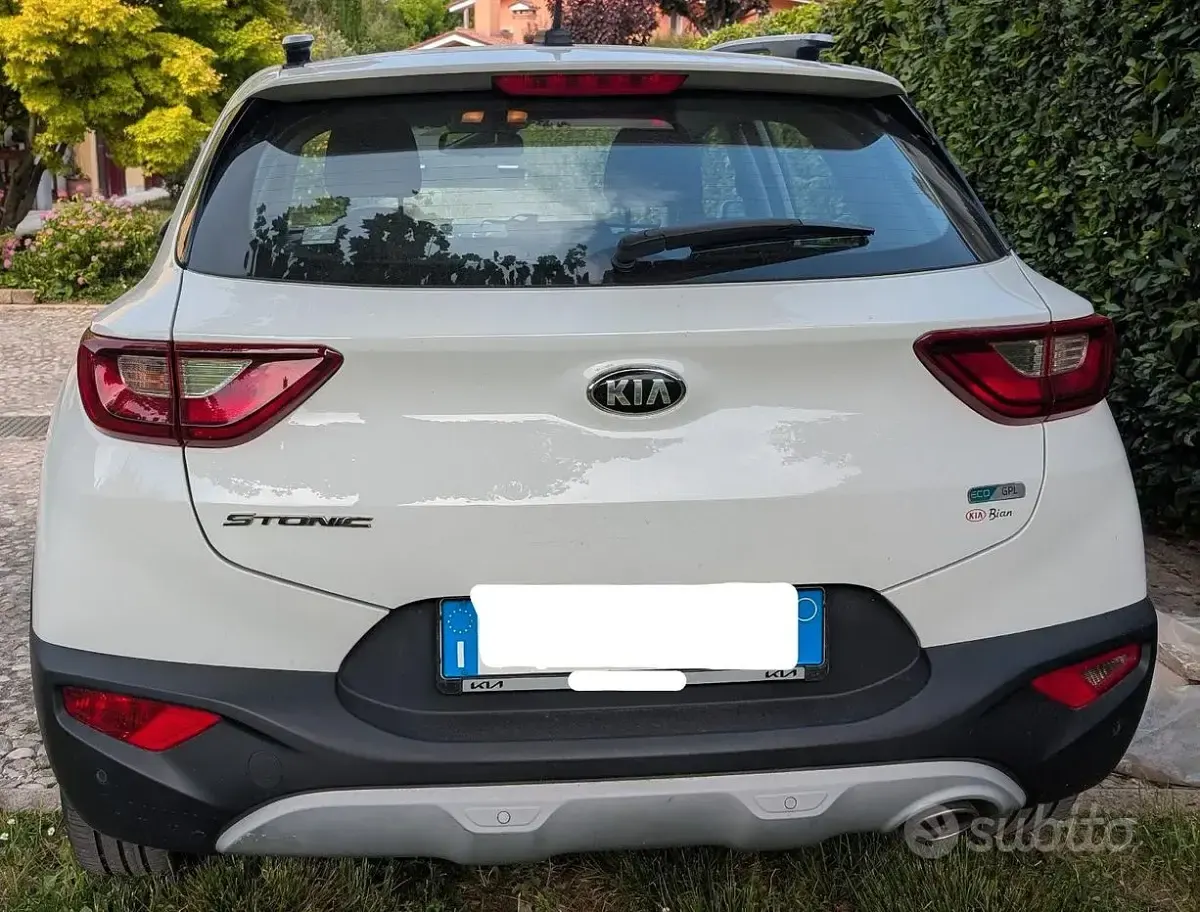 Usata Kia Stonic 100 CV (73 kW) 2020 Bianco SUV