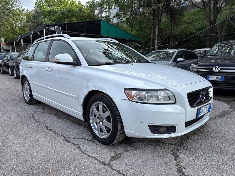 Usata Volvo V50 115 CV (84 kW) 2011 Bianco Station wagon