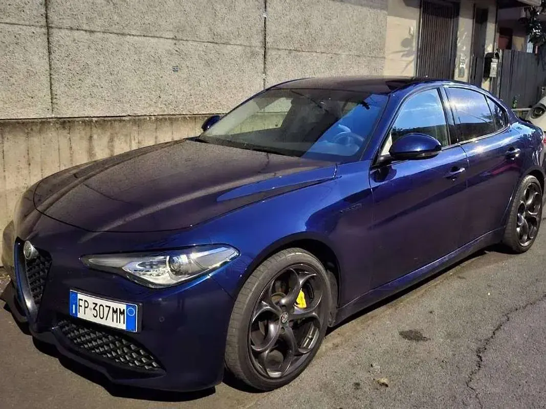 Usata Alfa Romeo Giulia 179 CV (131 kW) 2018 Blu/azzurro Berlina