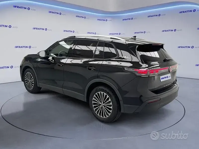 Usata VW Tiguan Edition 131 CV (96 kW) 2025 Grenadill black [0e0e]  metal SUV