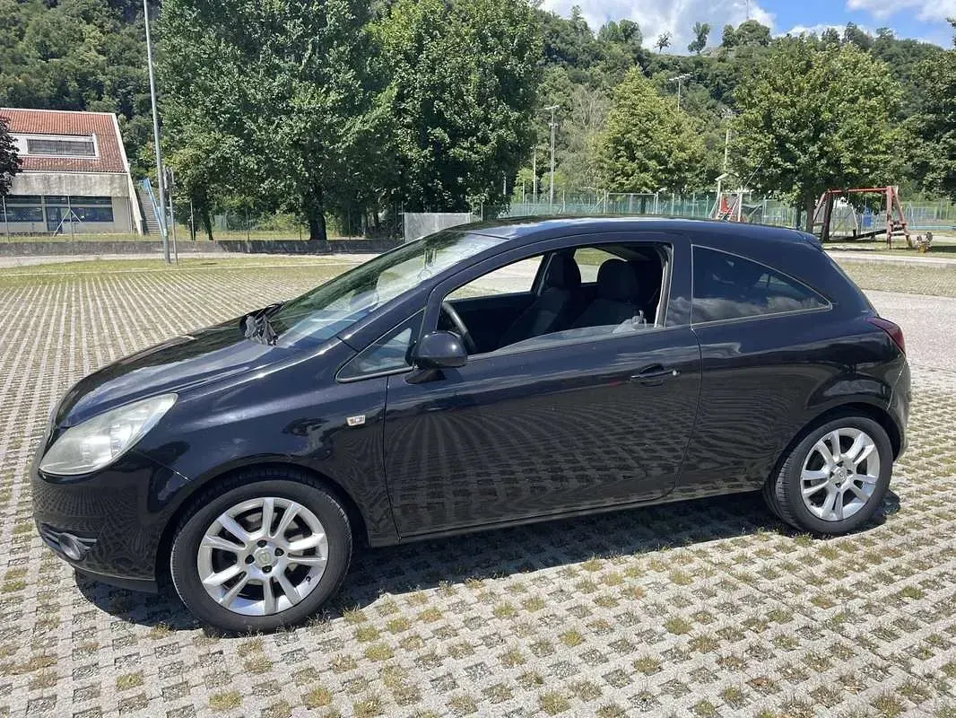 Usata Opel Corsa Sport 90 CV (66 kW) 2009 Utilitaria