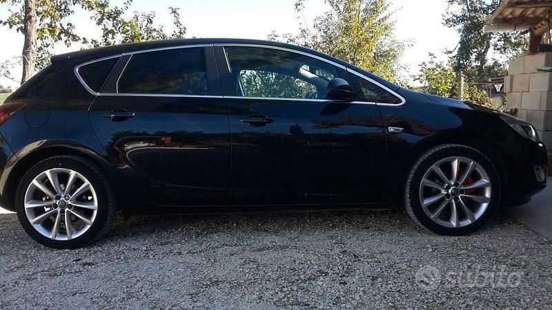 Usata Opel Astra 2010 Nero Berlina