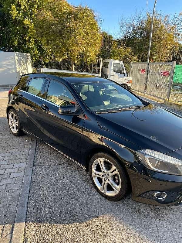Usata Mercedes A180 Executive 109 CV (80 kW) 2015 Nero Berlina