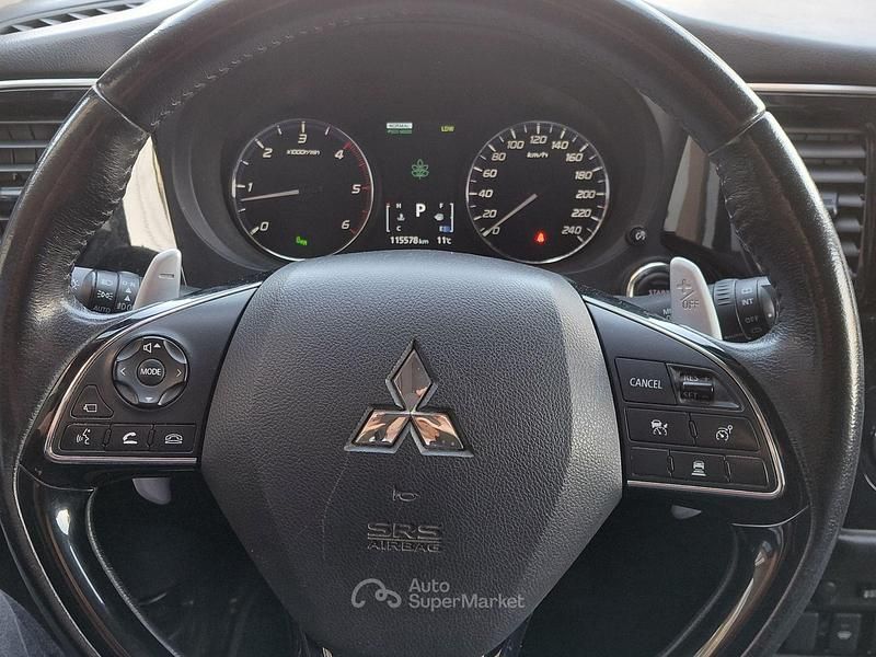 Usata Mitsubishi Outlander Instyle 150 CV (110 kW) 2017 Bianco SUV