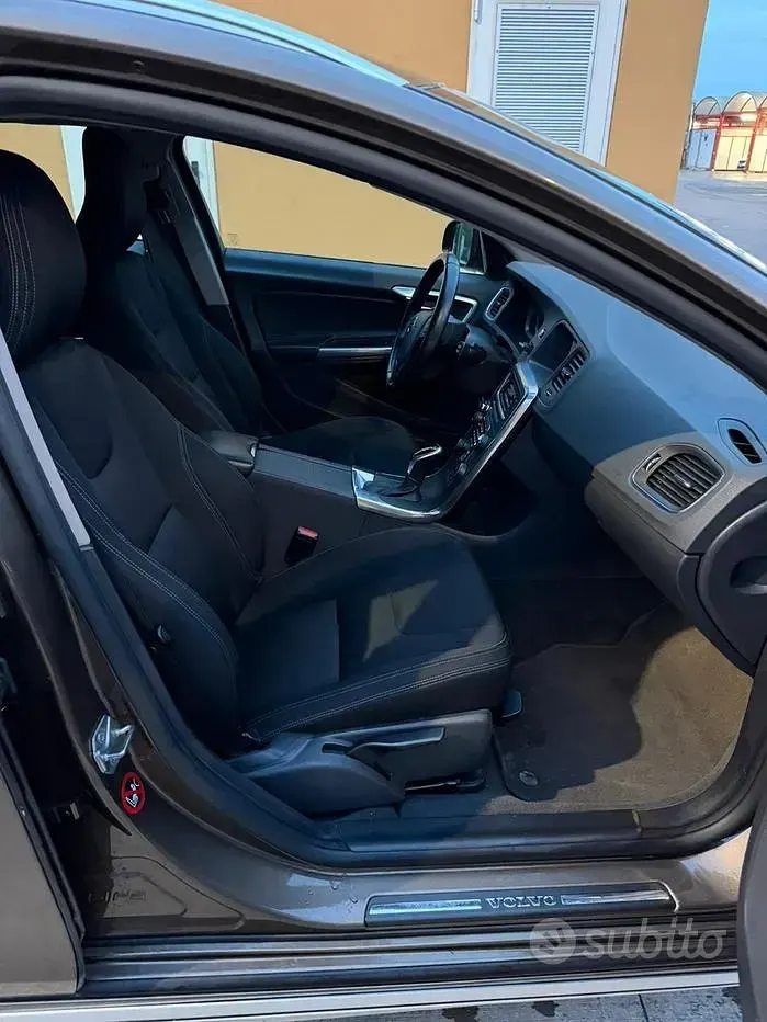 Usata Volvo V60 CC 150 CV (110 kW) 2017 Beige Station wagon