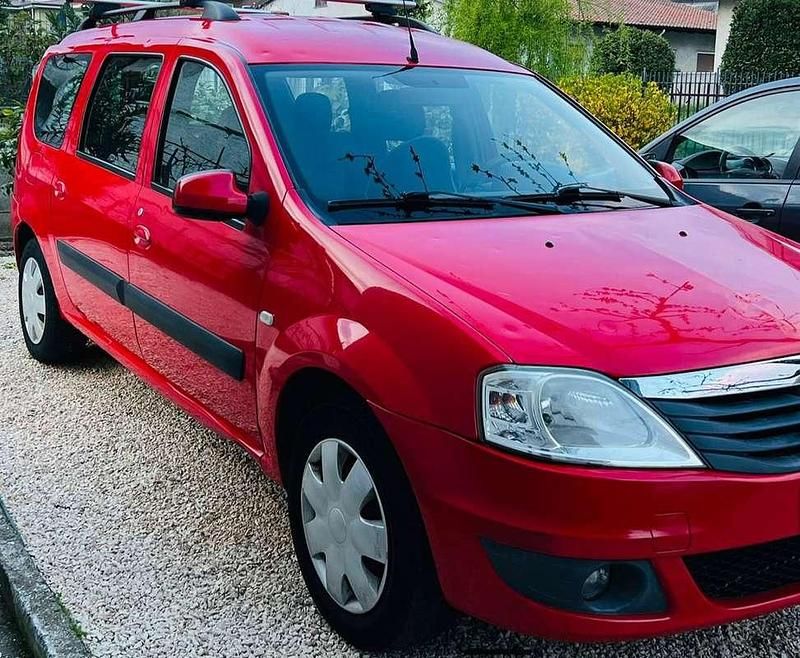 Usata Dacia Logan MCV Lauréate 84 CV (61 kW) 2011 Rosso Station wagon