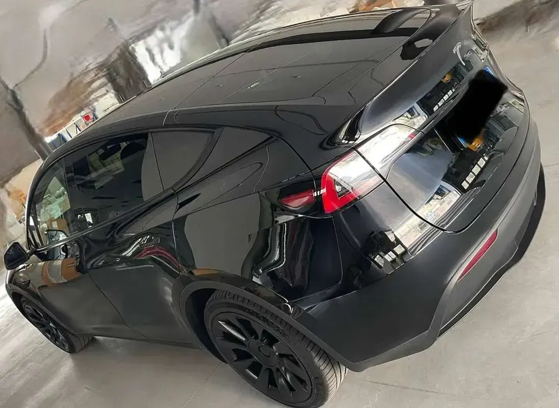 Usata Tesla Model Y RWD 88 kW (120 CV) 2023 Nero SUV