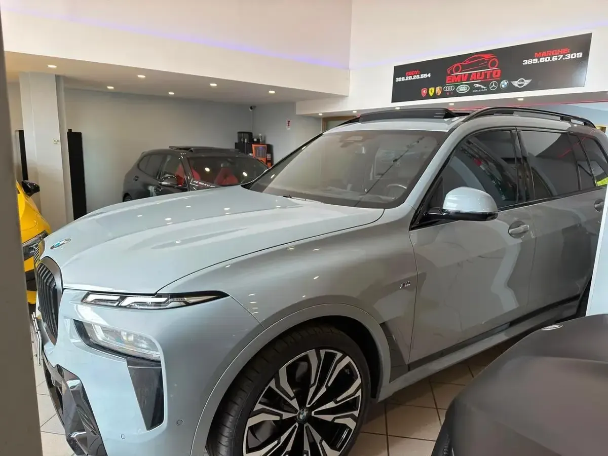 Usata BMW X7 339 CV (249 kW) 2023 Grigio SUV
