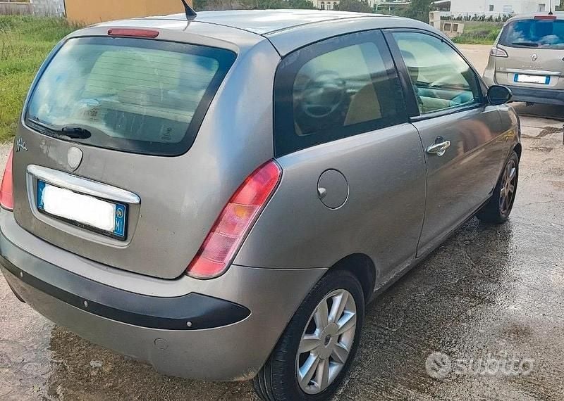 Usata Lancia Ypsilon 2004 Grigio Utilitaria