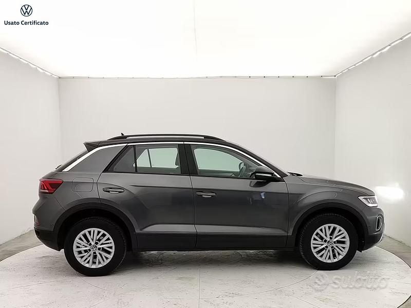 Usata VW T-Roc Life 110 CV (80 kW) 2022 Grigio SUV
