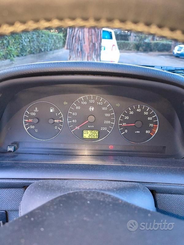 Usata Alfa Romeo 146 103 CV (75 kW) 2000 Verde Utilitaria