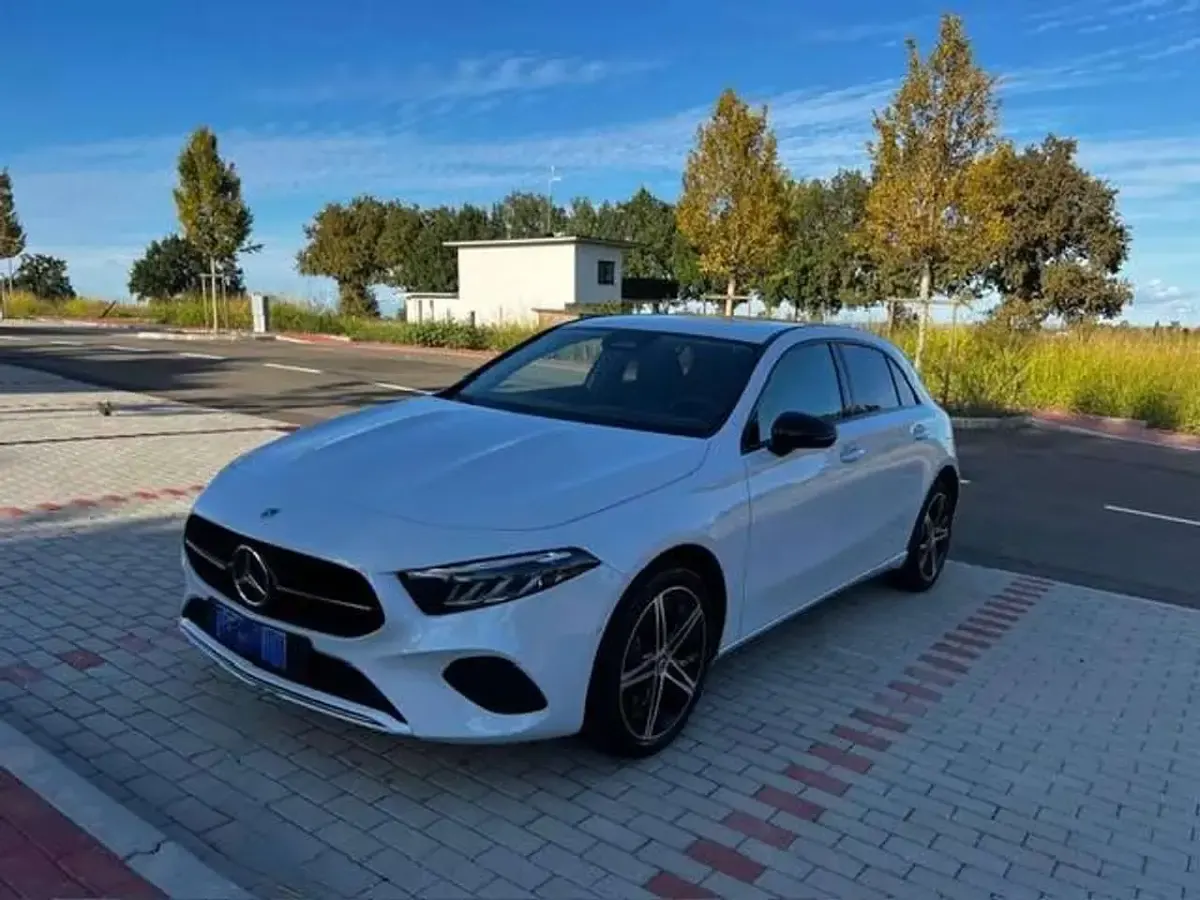 Usata Mercedes A250 218 CV (160 kW) 2023 Bianco Berlina