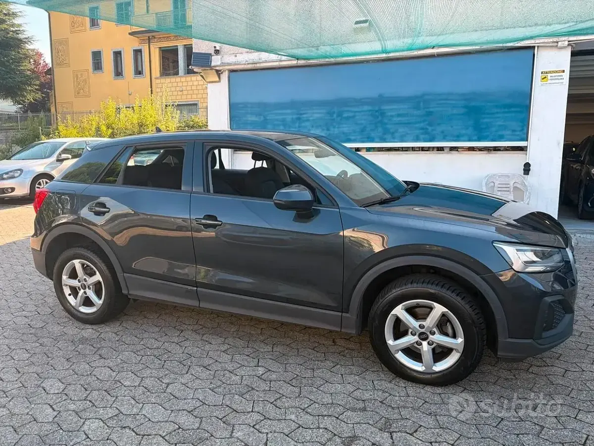 Usata Audi Q2 Business 116 CV (85 kW) 2023 Grigio SUV