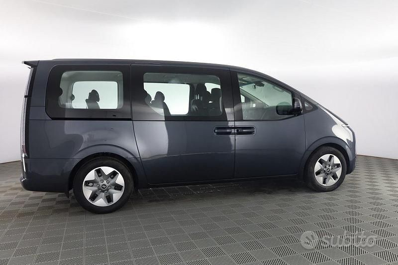 Usata Hyundai Staria 177 CV (130 kW) 2023 Graphite gray Monovolume