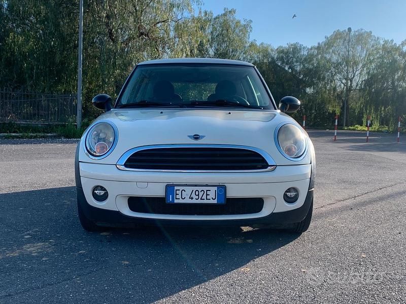 Begagnad Mini ONE 75 HK (55 kW) 2010 Vit Halvkombi