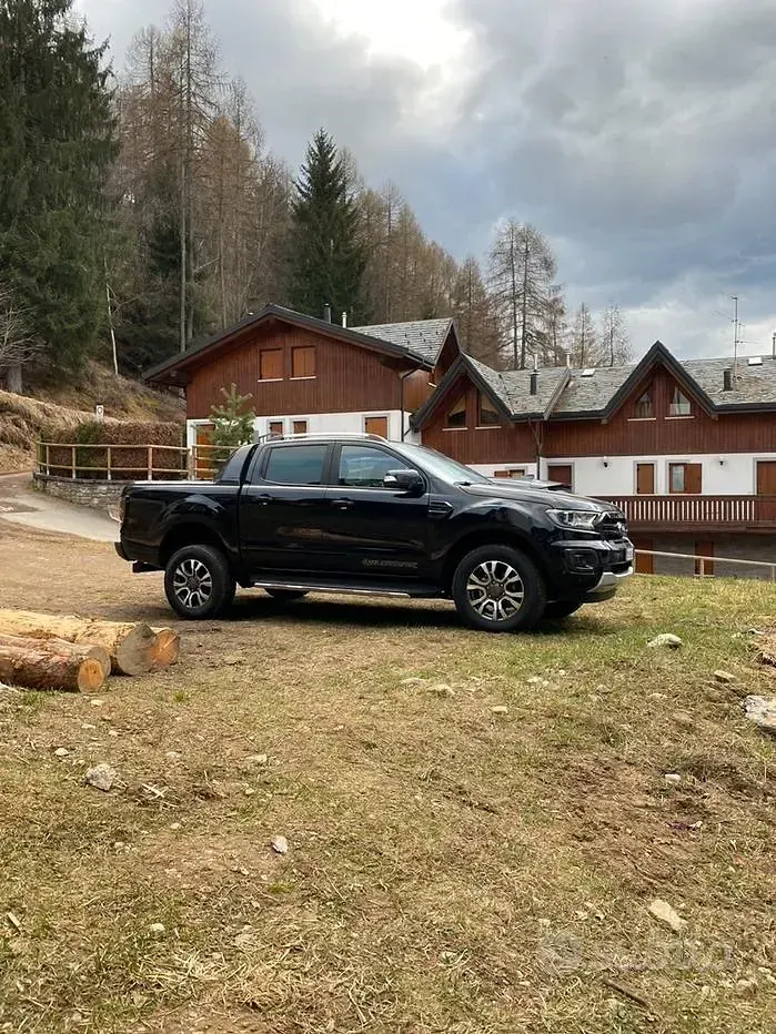 Usata Ford Ranger 213 CV (156 kW) 2023 Nero Pick-up