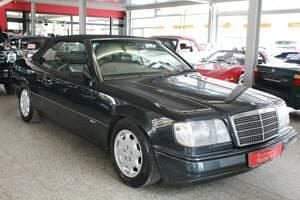 Usata Mercedes E300 Sportline 220 CV (161 kW) 1996 Nero Cabrio