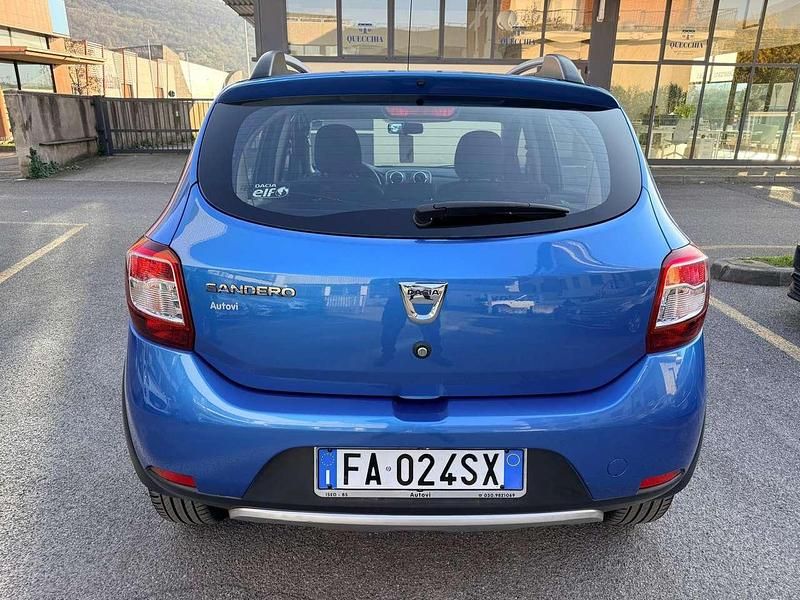 Usata Dacia Sandero Prestige 90 CV (66 kW) 2015 Blu/azzurro Berlina