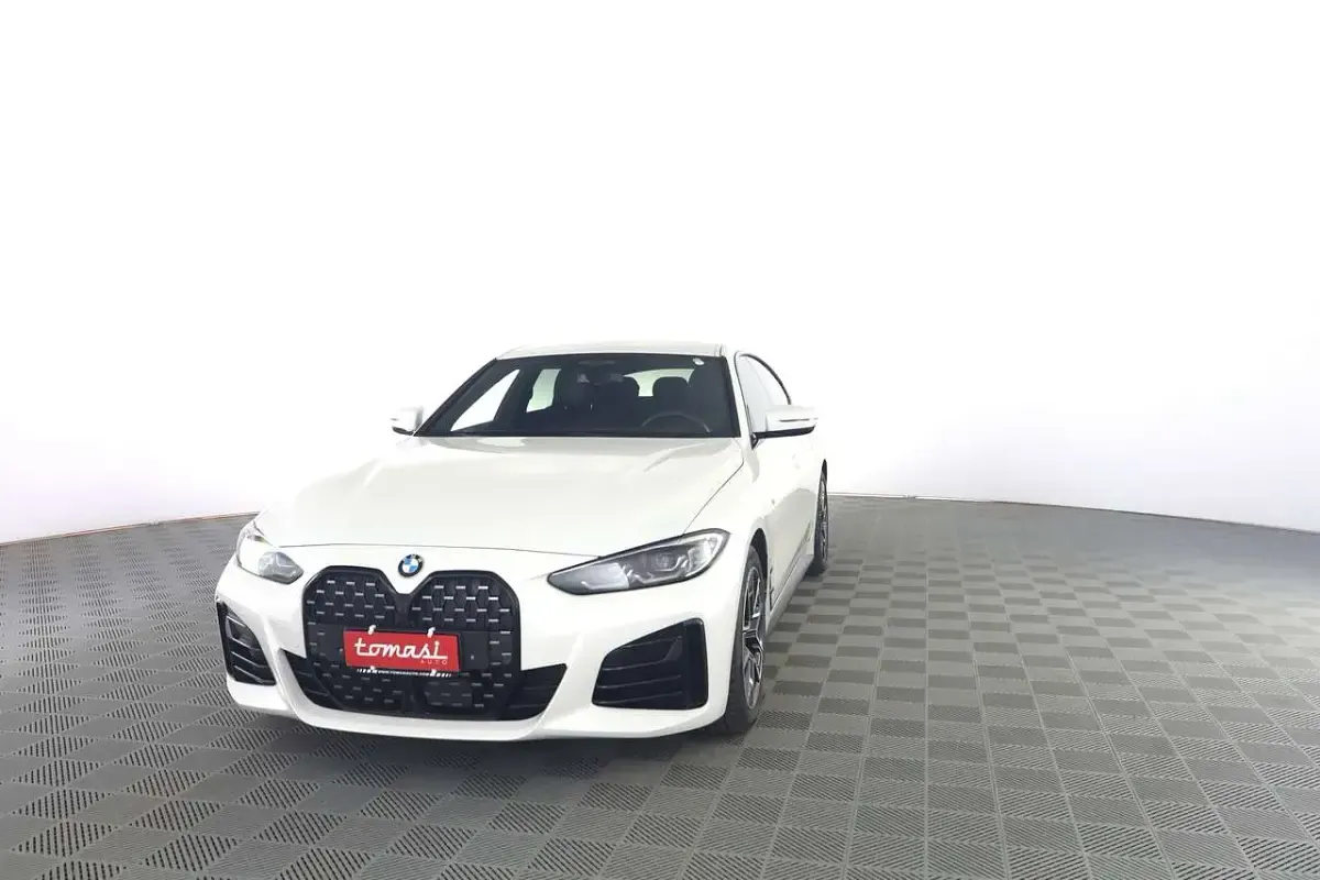 Usata BMW 420 M Sport 190 CV (139 kW) 2023 Mineral white Berlina