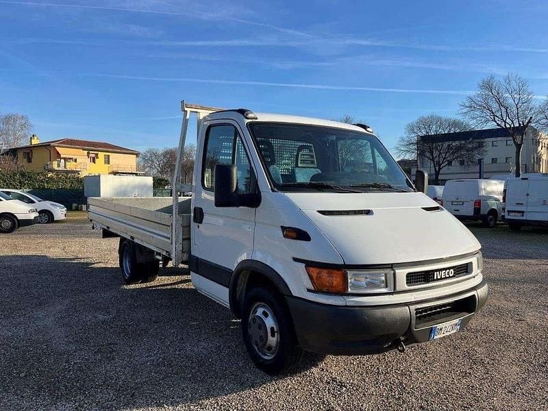 Bianco Usata 2001 Iveco Daily Furgone | 5500 € (Buon prezzo) - Immagine 1/4