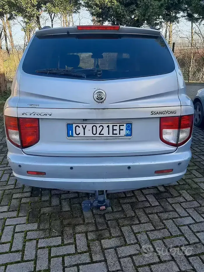 Usata SsangYong Kyron 141 CV (103 kW) 2005 Grigio SUV