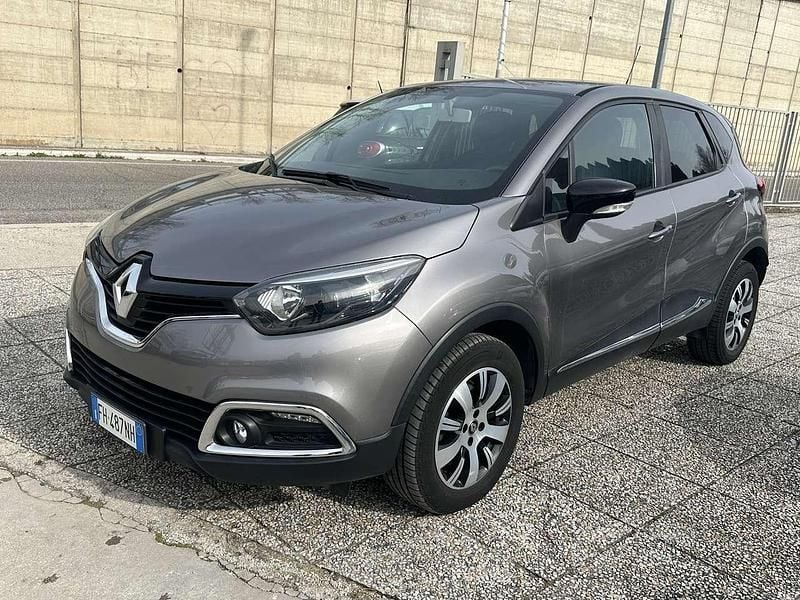 Usata Renault Captur Life 90 CV (66 kW) 2017 Titanio SUV
